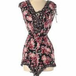 Xhilaration red and black floral romper shorts size XL, EUC